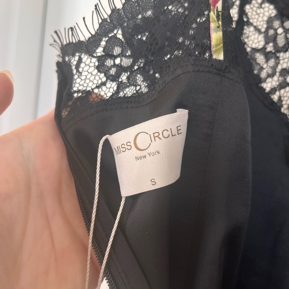 NWT Miss Circle Floral Silk and Lace Mini Dress Size S - Picture 2 of 5